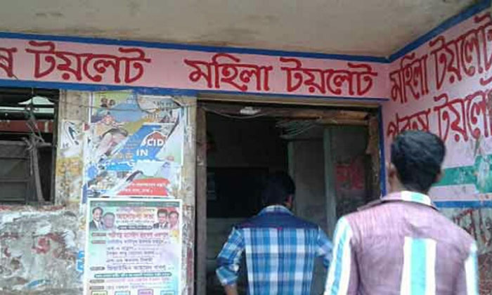 নারী বনাম পাবলিক টয়লেট