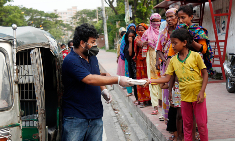 ষষ্ঠ ধাপে অসহায় মানুষদের সহায়তা দিলো পাক্ষিক ‘অনন্যা’