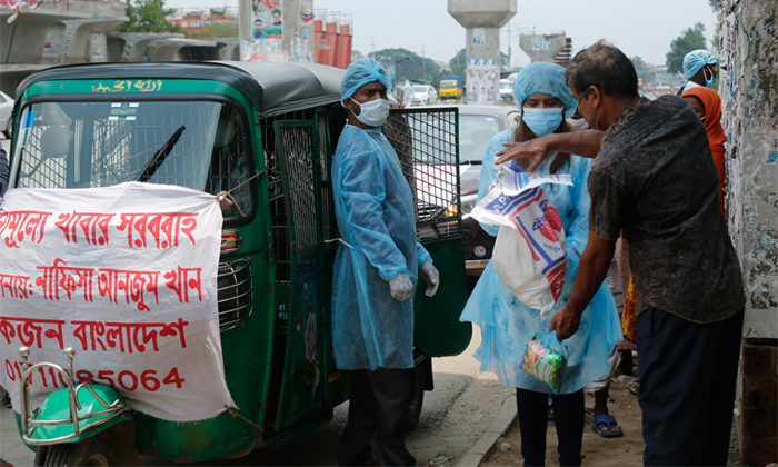 পঞ্চম ধাপে ছিন্নমূল মানুষদের সহায়তা দিলো পাক্ষিক ‘অনন্যা’